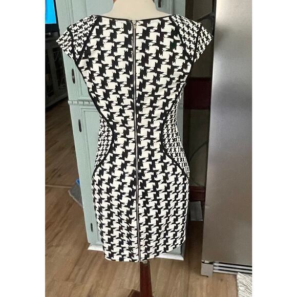 Express Size 8 Black White Bodycon Back Zipper Graphic Bold - Picture 2 of 8